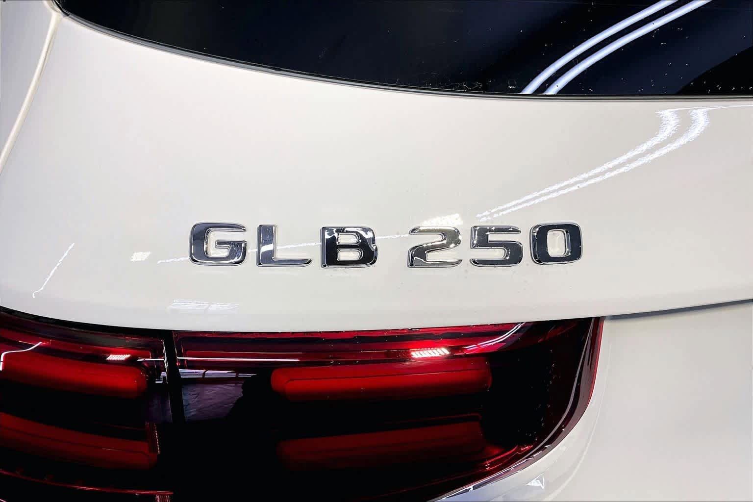 New 2026 Mercedes-Benz GLB 250 4MATIC image 6