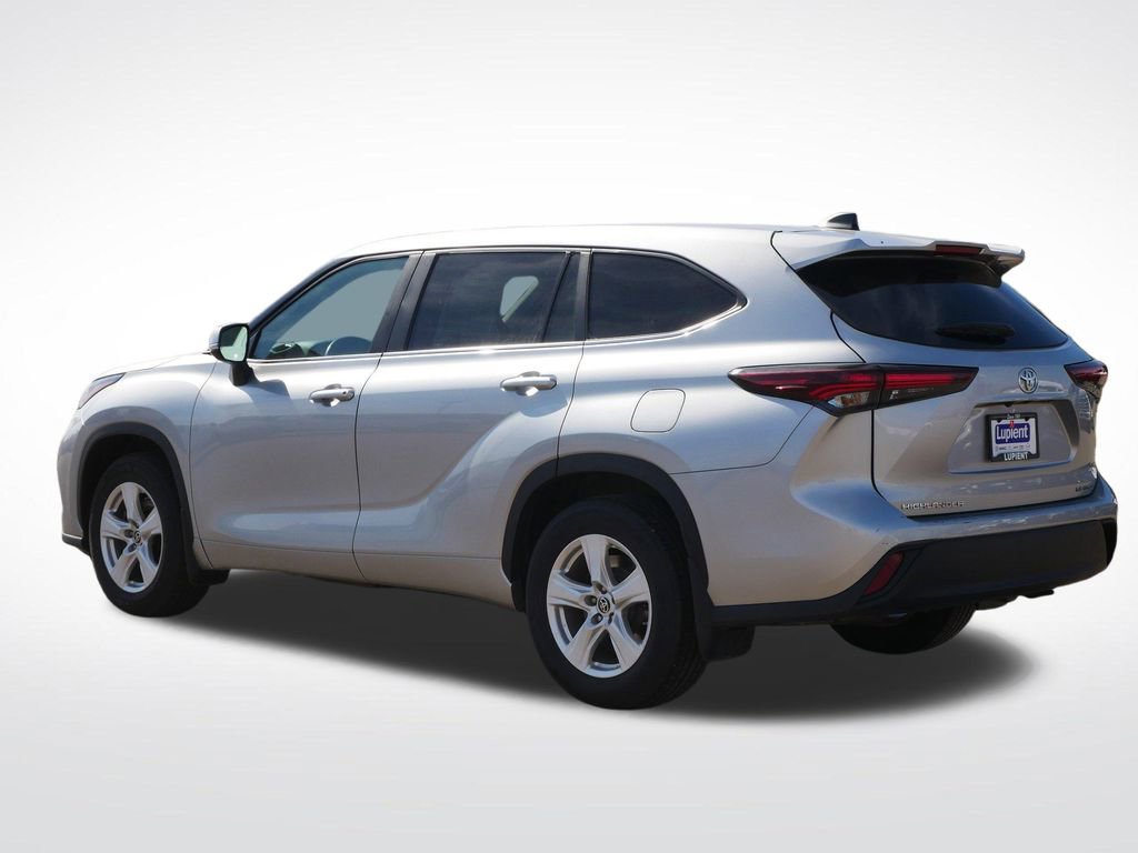 Used 2024 Toyota Highlander LE image 4