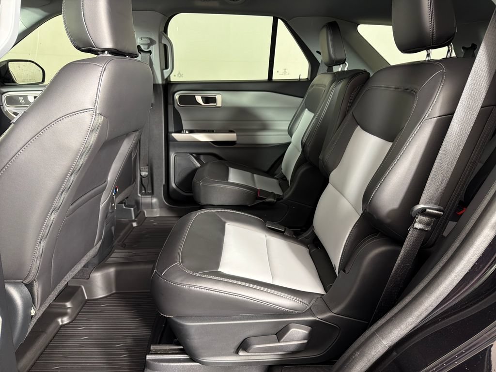 Used 2024 Ford Explorer XLT w/ Equipment Group 202A AWD/4WD image 20