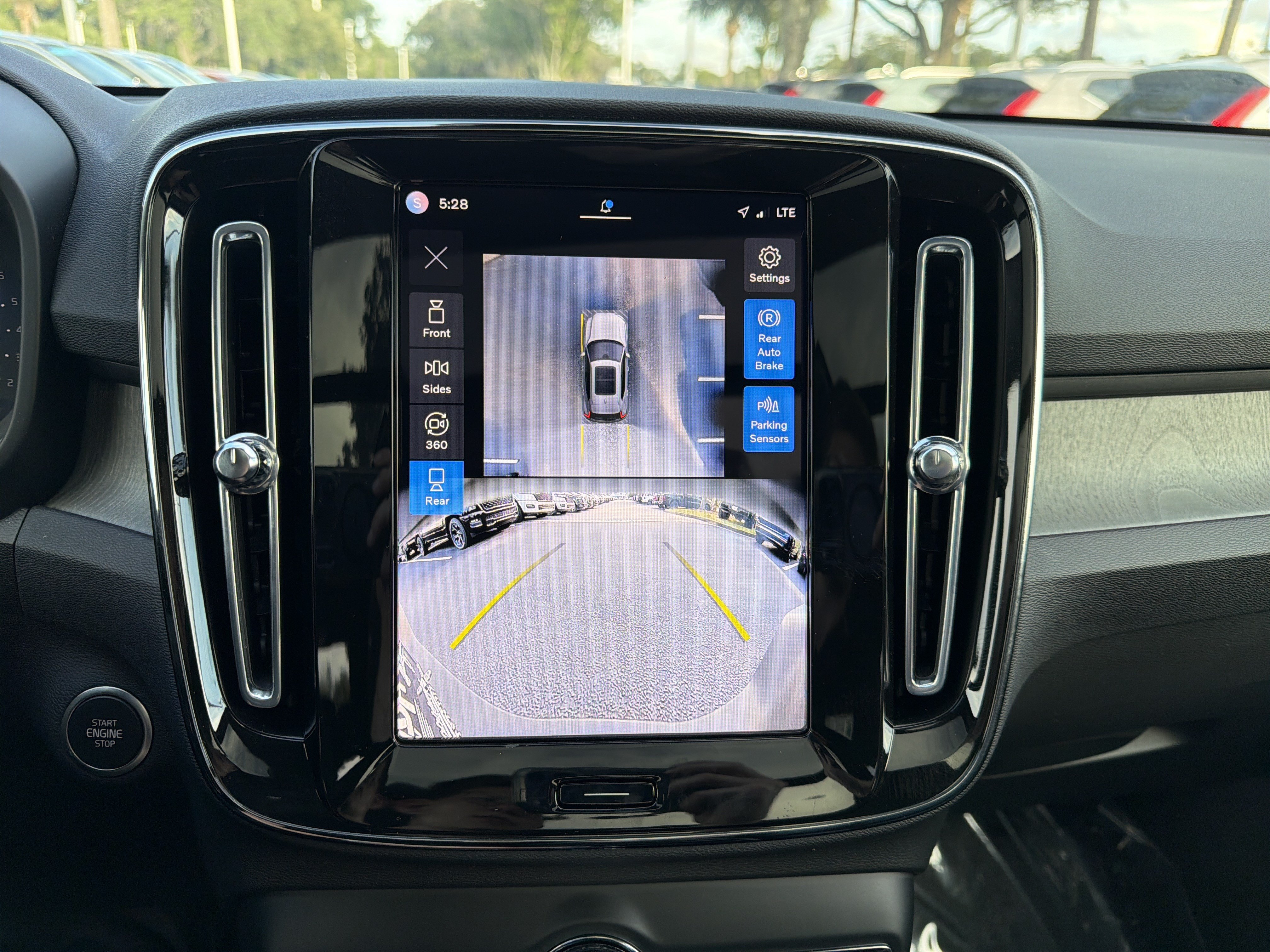 Certified 2025 Volvo XC40 B5 Plus AWD/4WD image 23