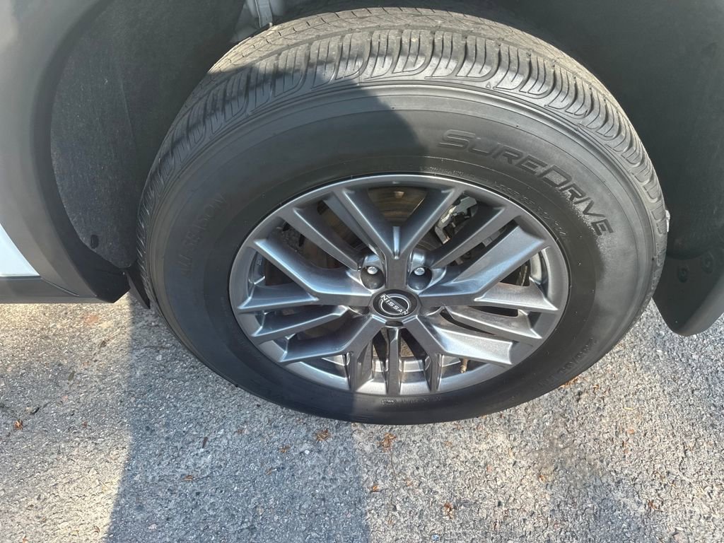 Used 2023 Nissan Rogue S image 12