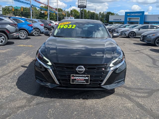 Used 2025 Nissan Altima 2.5 SV FWD image 2