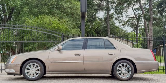 Used 2007 Cadillac DTS Luxury II FWD image 3