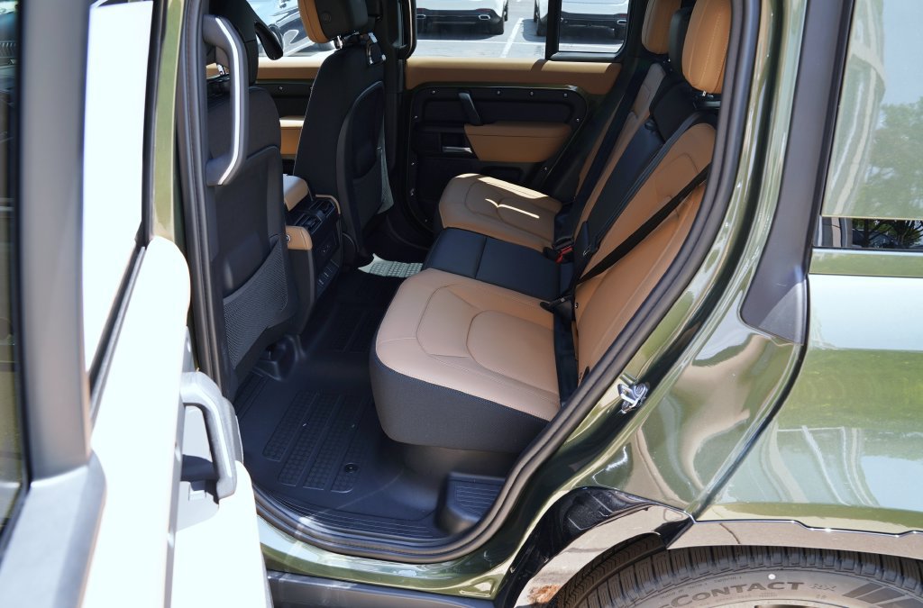 New 2026 Land Rover Defender 110 X AWD/4WD image 34