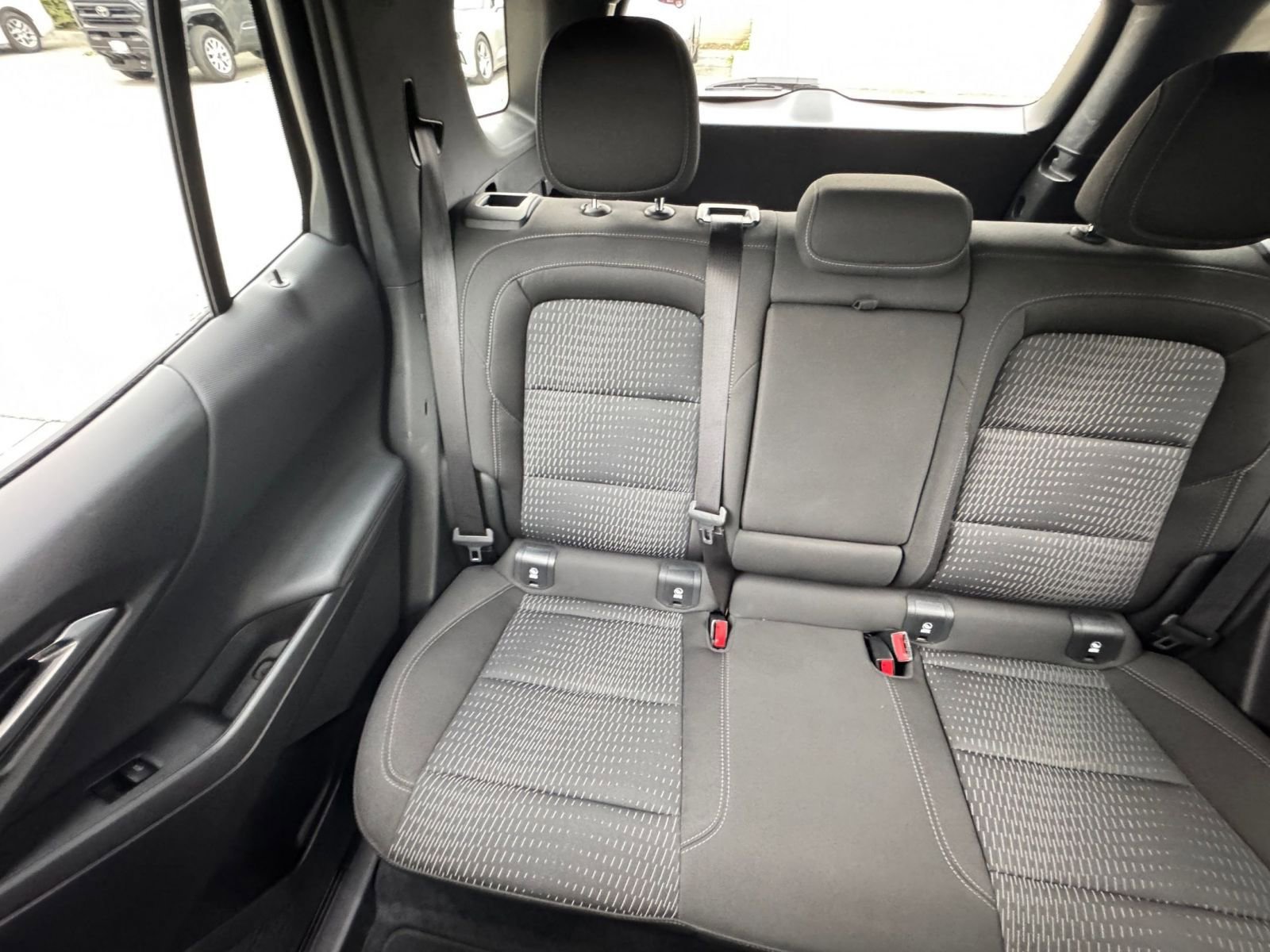 Used 2025 Chevrolet Equinox LT image 38