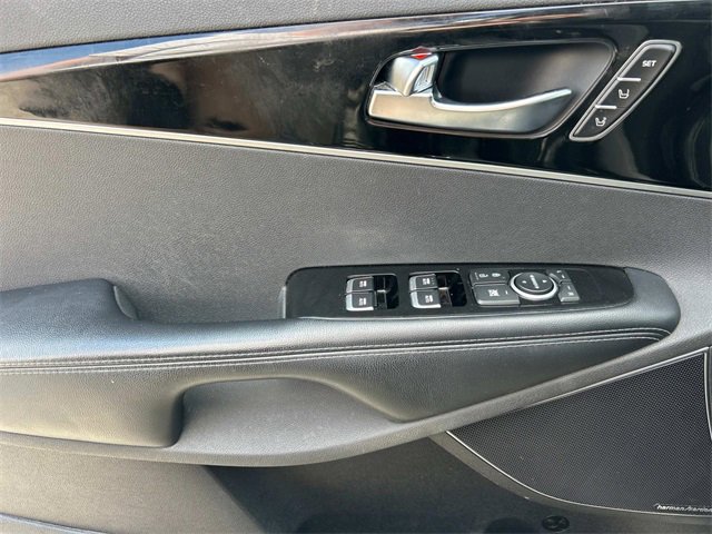 Used 2019 Kia Sorento SX image 30