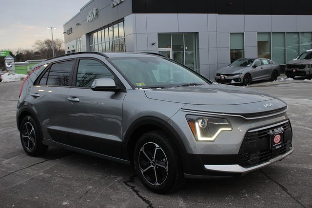 Used 2023 Kia Niro EX image 1