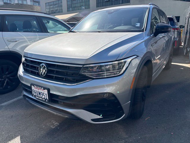 Certified 2023 Volkswagen Tiguan SE R-Line FWD image 2