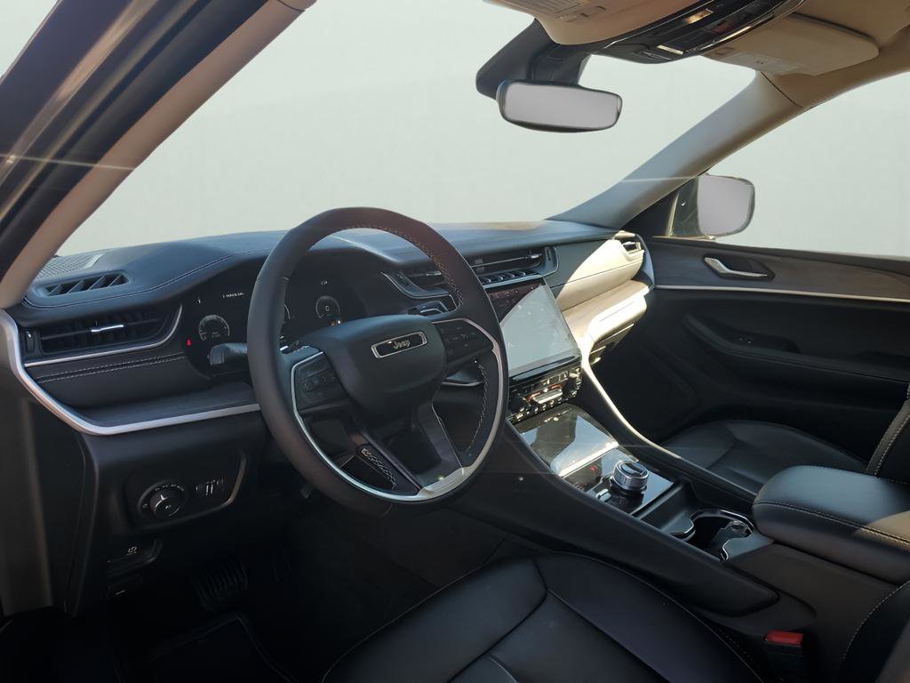 Used 2024 Jeep Grand Cherokee Limited image 28