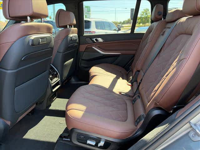 Used 2025 BMW X7 xDrive40i w/ M Sport Package AWD/4WD image 13