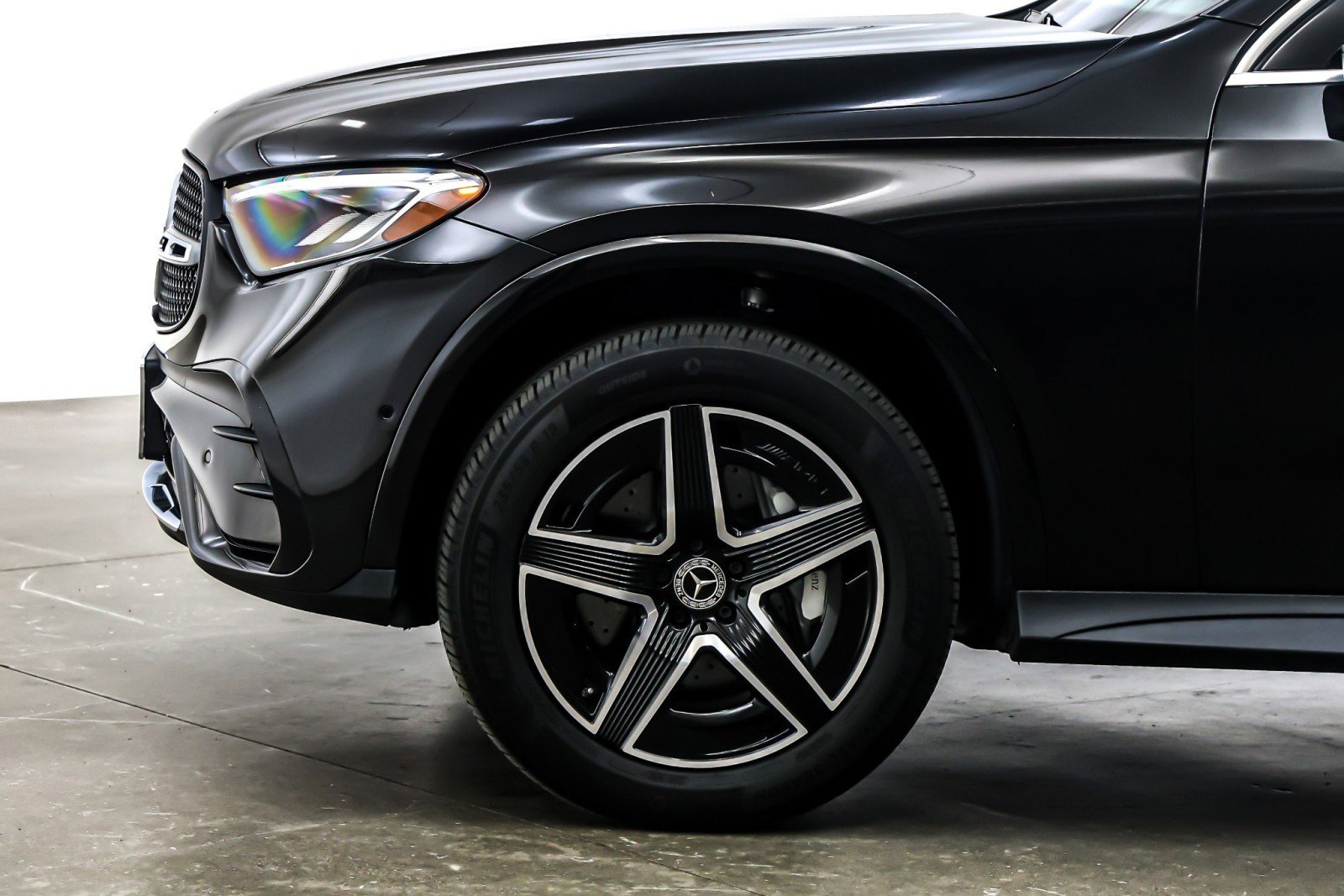 Used 2024 Mercedes-Benz GLC 300 4MATIC w/ AMG Line image 10