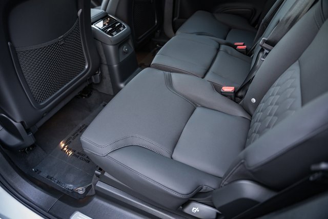 Certified 2025 Volvo XC90 T8 Plus w/ Protection Package Premier image 29