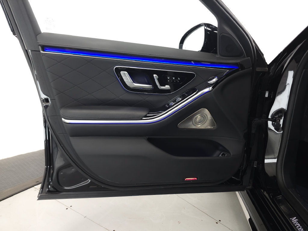 Used 2023 Mercedes-Benz S 580e 4MATIC Sedan image 5