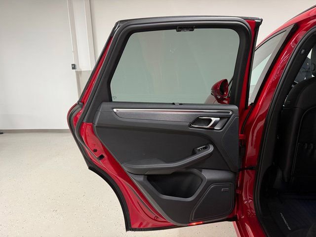 Certified 2022 Porsche Macan GTS image 34
