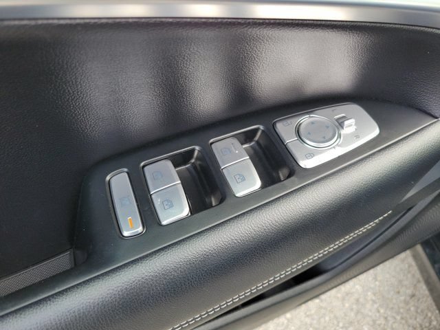 Certified 2023 Genesis G70 2.0T RWD image 11