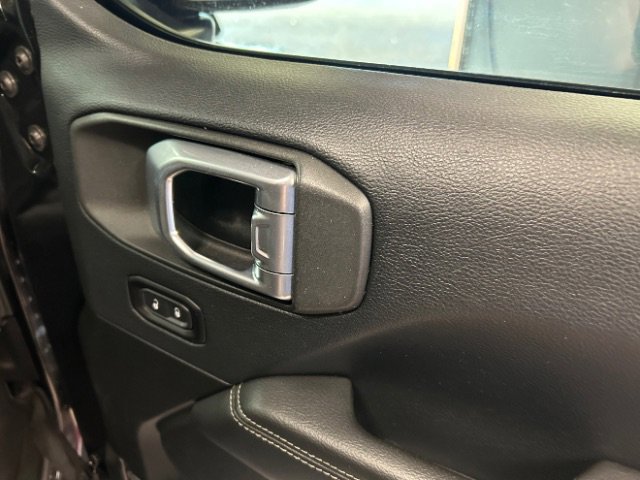 Used 2019 Jeep Wrangler Unlimited Sahara image 13