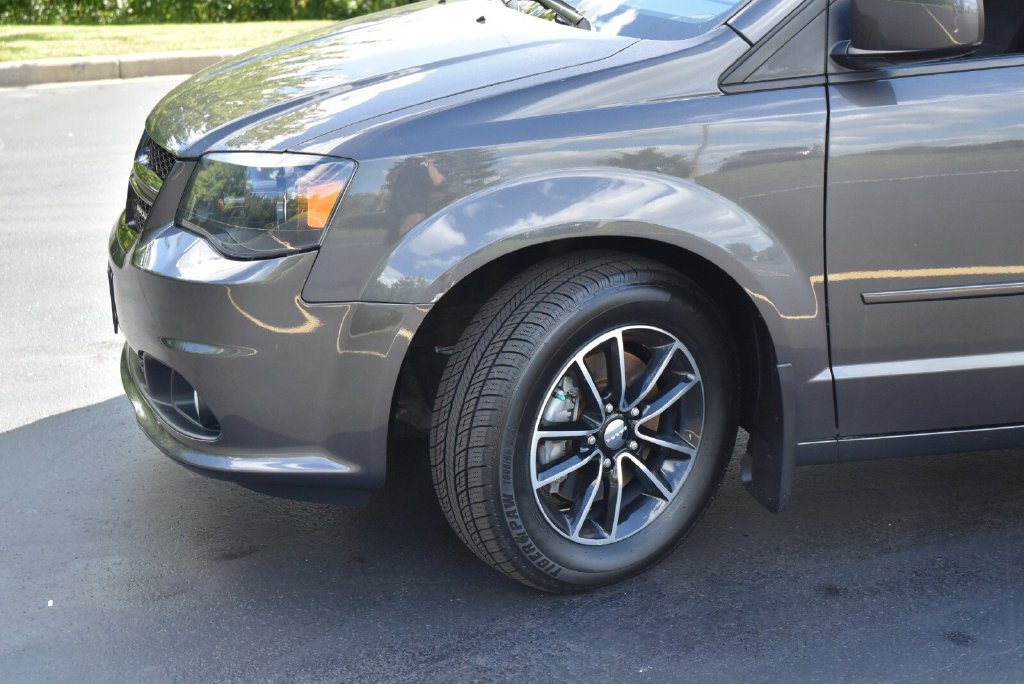 Used 2015 Dodge Grand Caravan SXT w/ Blacktop Package FWD image 11