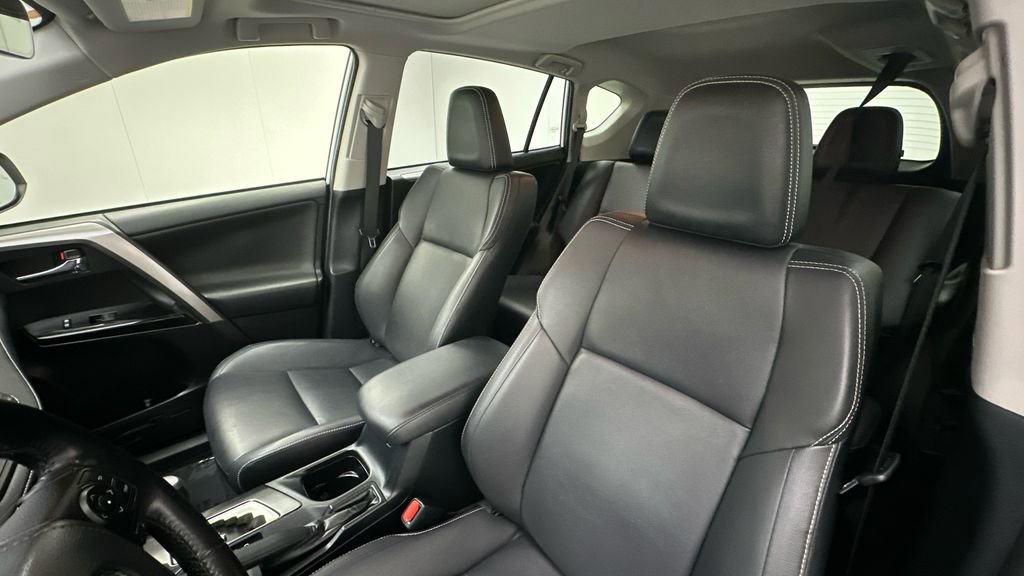 Used 2018 Toyota RAV4 Limited w/ Carpet Mat Package image 9