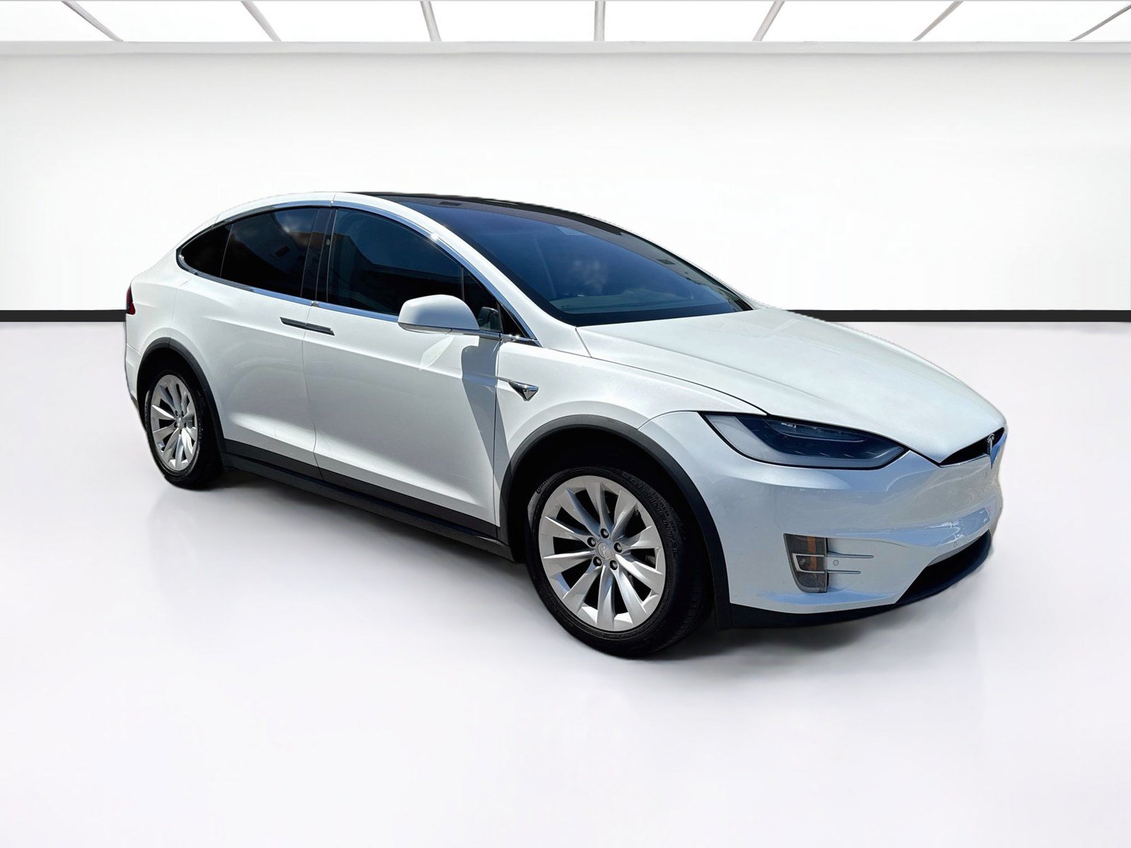 Used 2018 Tesla Model X AWD/4WD image 3