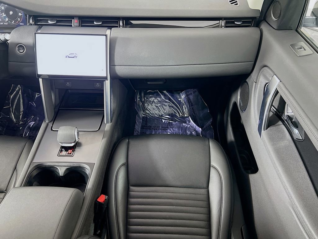 Used 2025 Land Rover Discovery Sport S image 25