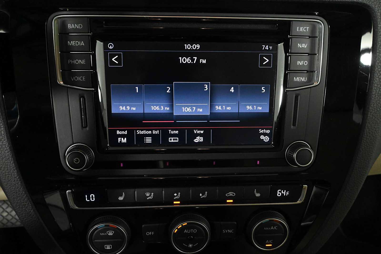 Used 2017 Volkswagen Jetta SEL FWD image 25