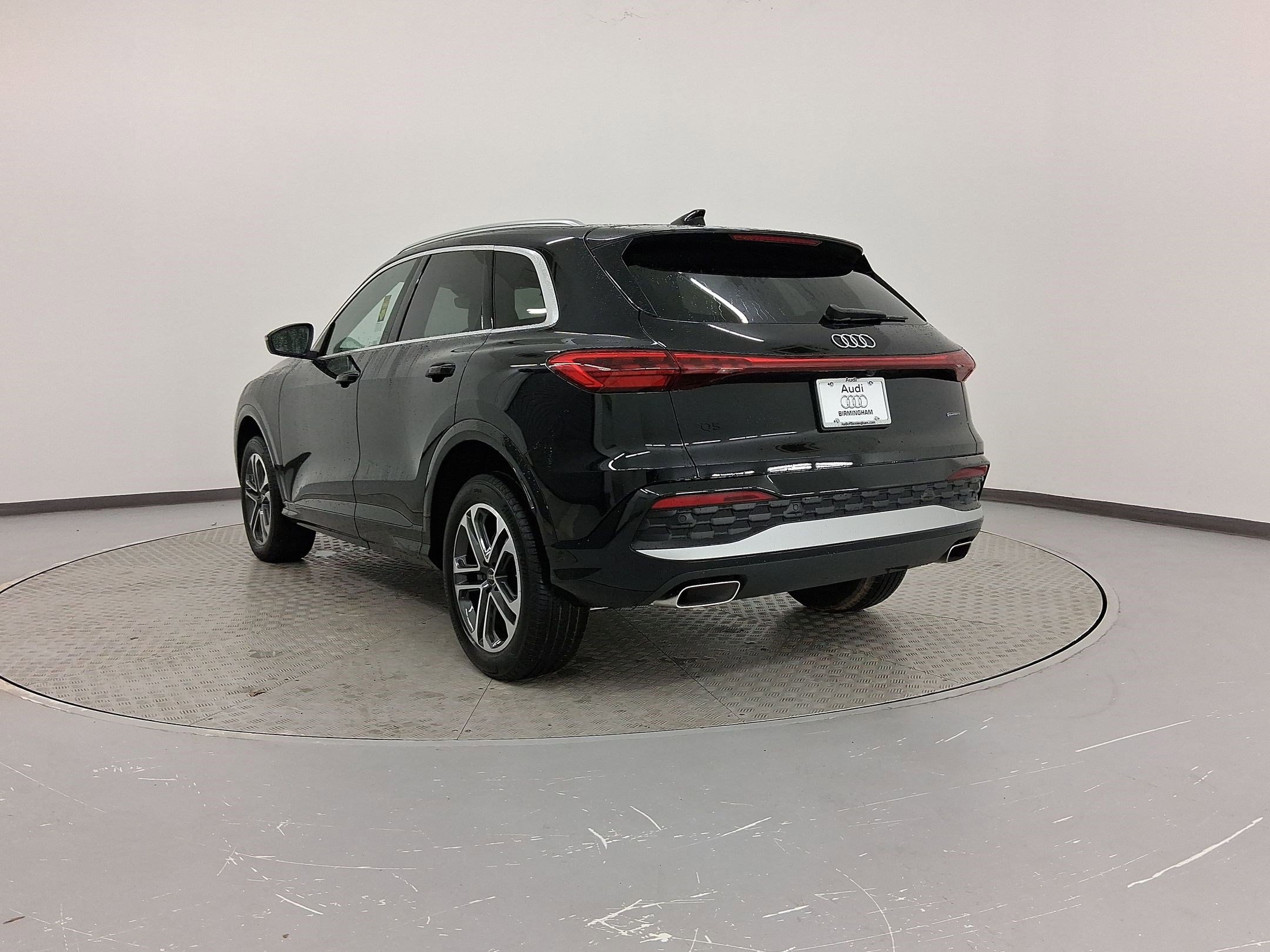 Certified 2025 Audi Q5 Premium Plus w/ Premium Plus image 3