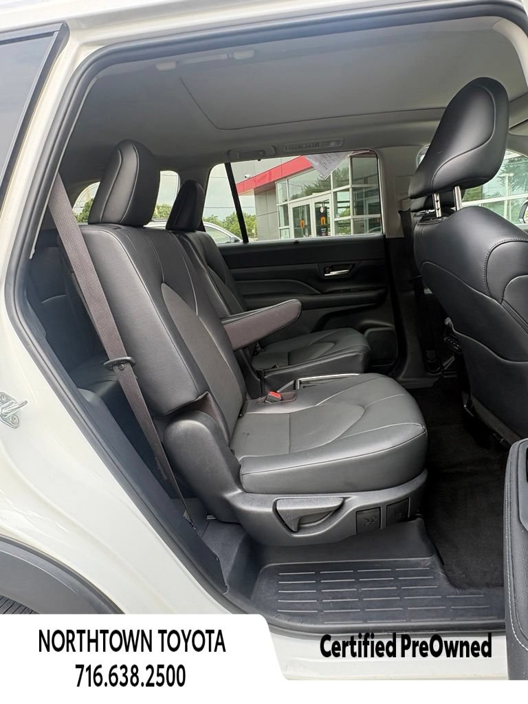 Used 2025 Toyota Grand Highlander AWD image 17