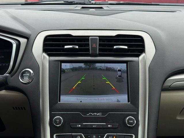 Used 2019 Ford Fusion SE FWD image 4