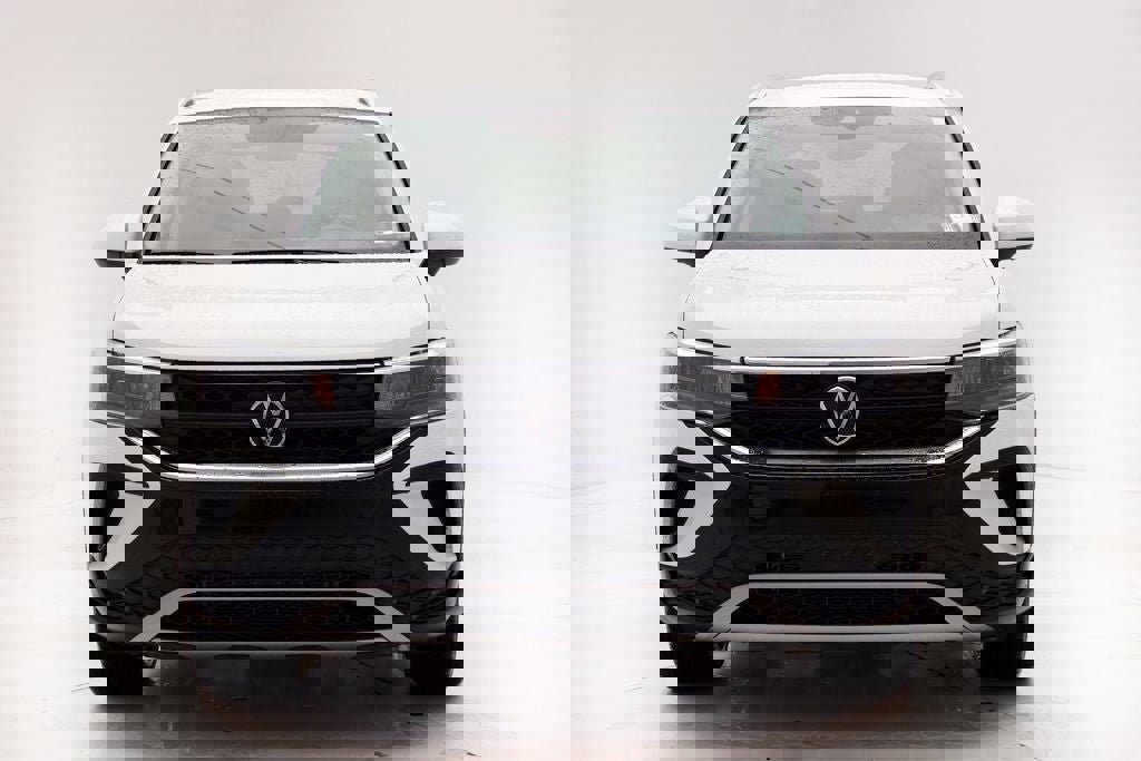 Used 2024 Volkswagen Taos SE image 4