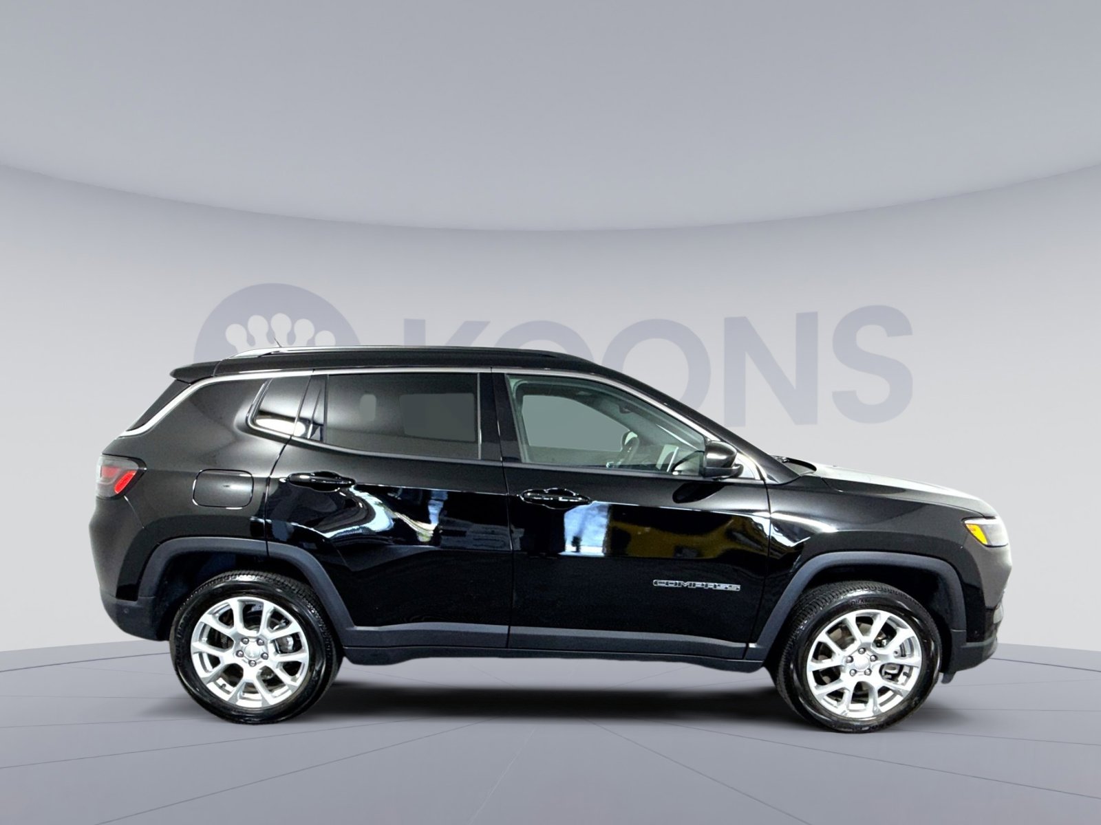 Used 2023 Jeep Compass Latitude w/ Sun and Sound Group image 8