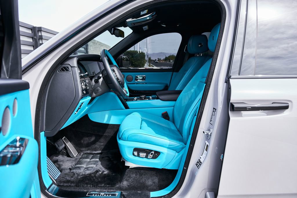 Used 2025 Rolls-Royce Cullinan Black Badge image 34