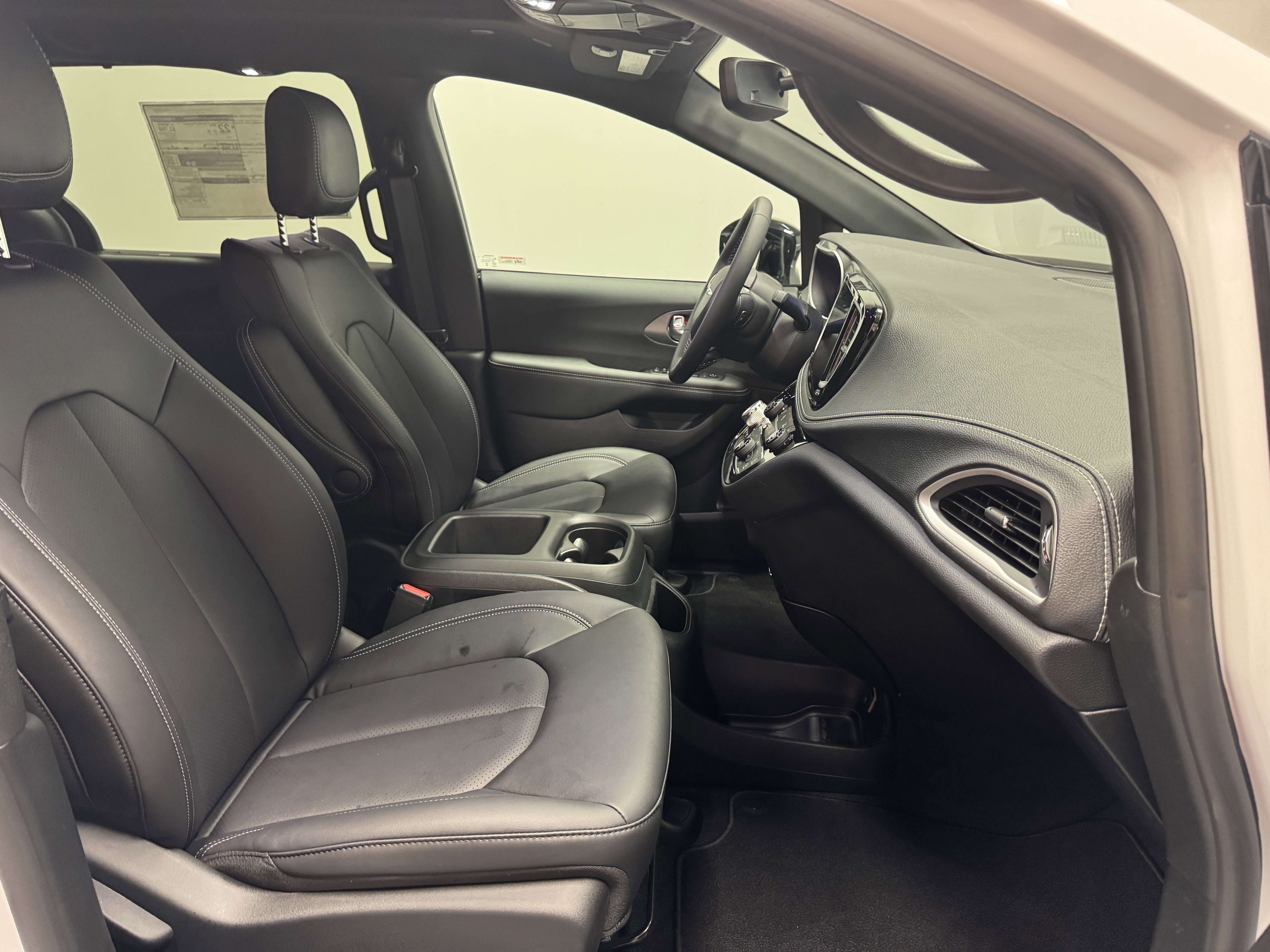 New 2026 Chrysler Pacifica Select FWD image 18
