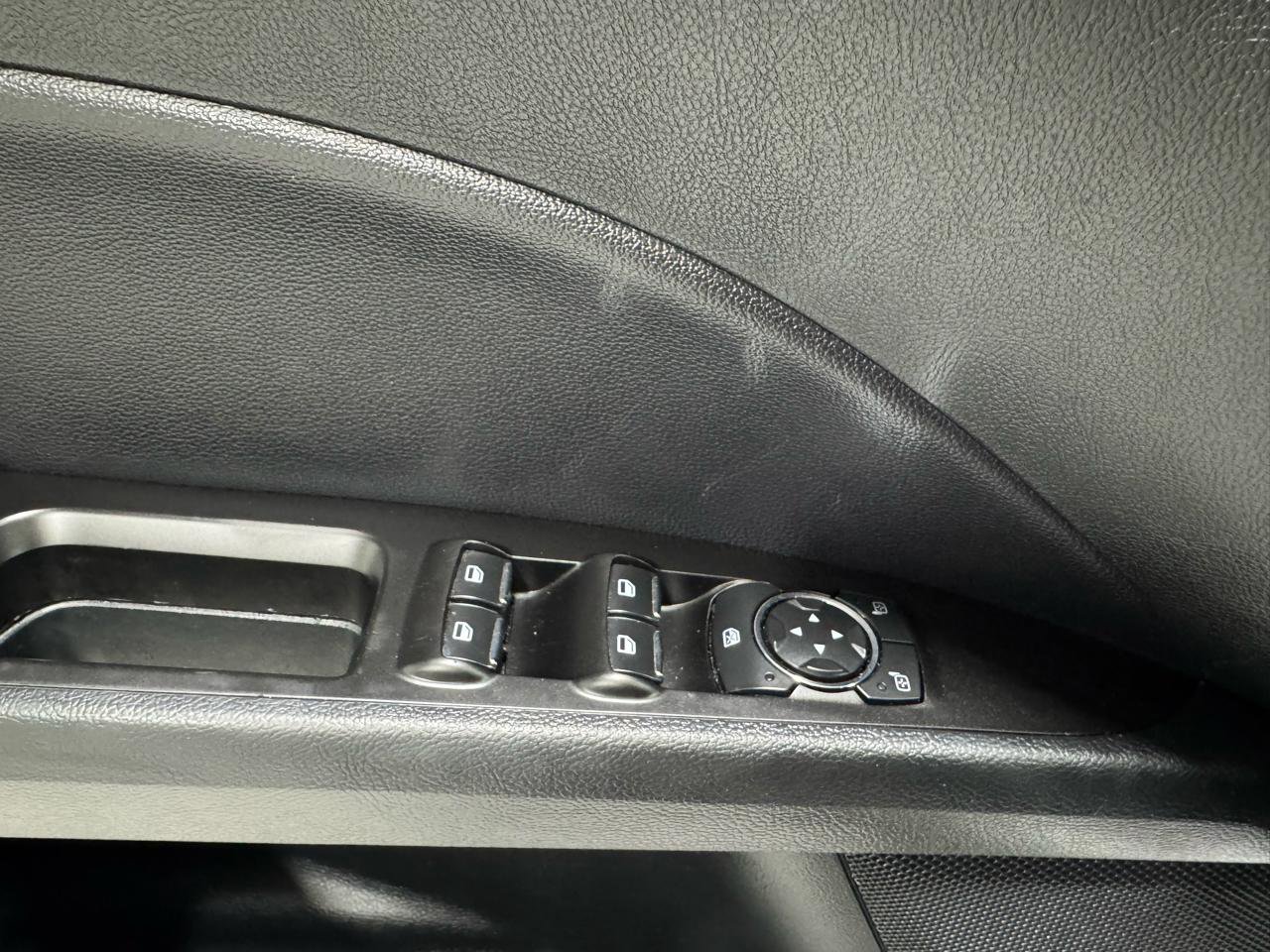 Used 2017 Ford Fusion SE w/ Fusion SE Technology Package image 21