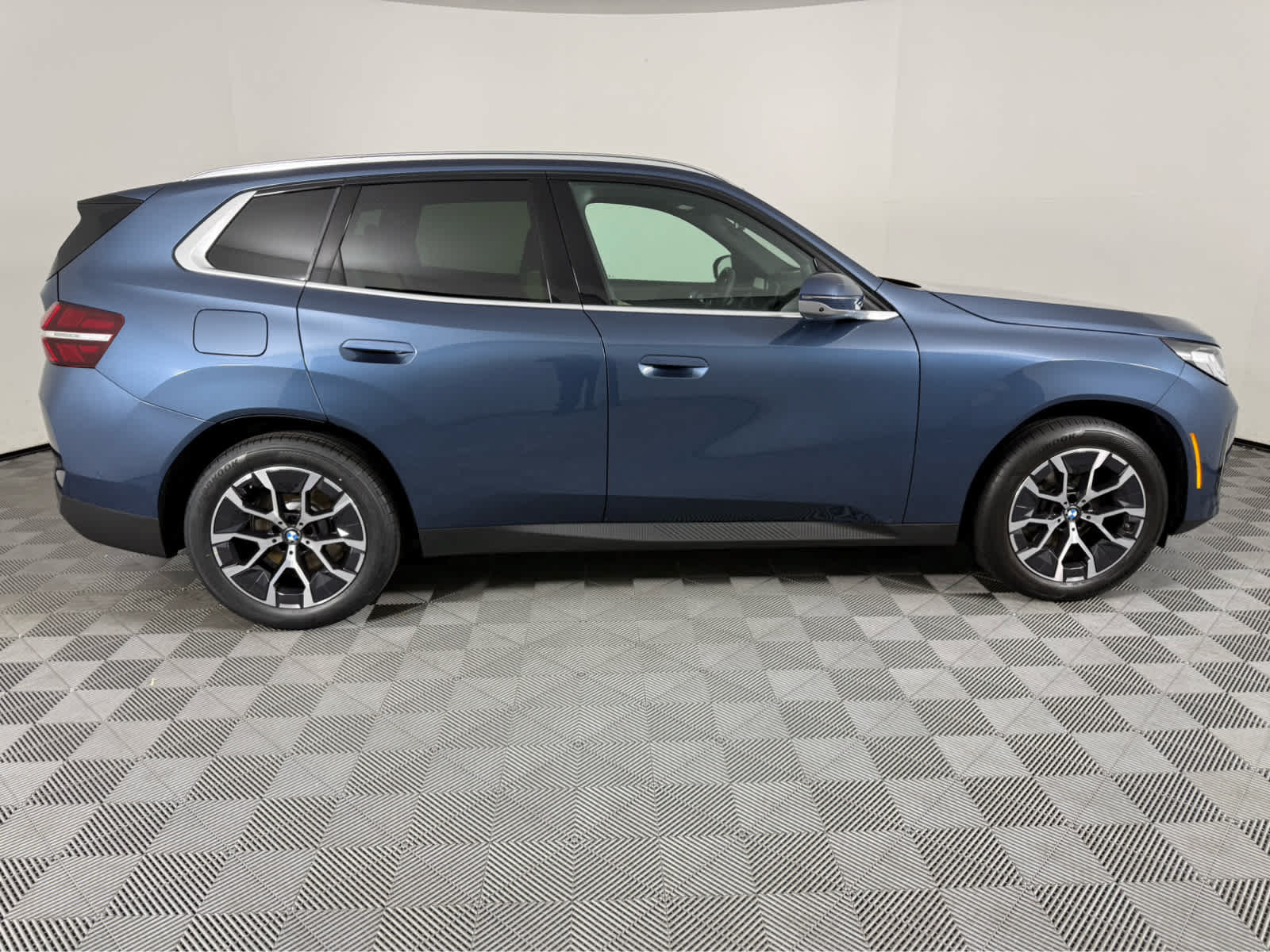 Used 2026 BMW X3 xDrive30i w/ Premium Package AWD/4WD image 2