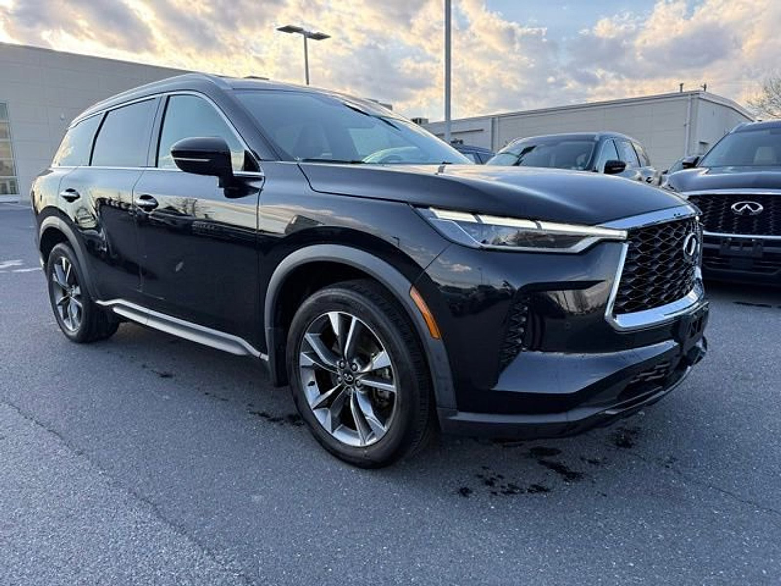 Certified 2023 INFINITI QX60 Luxe w/ Cargo Package image 1