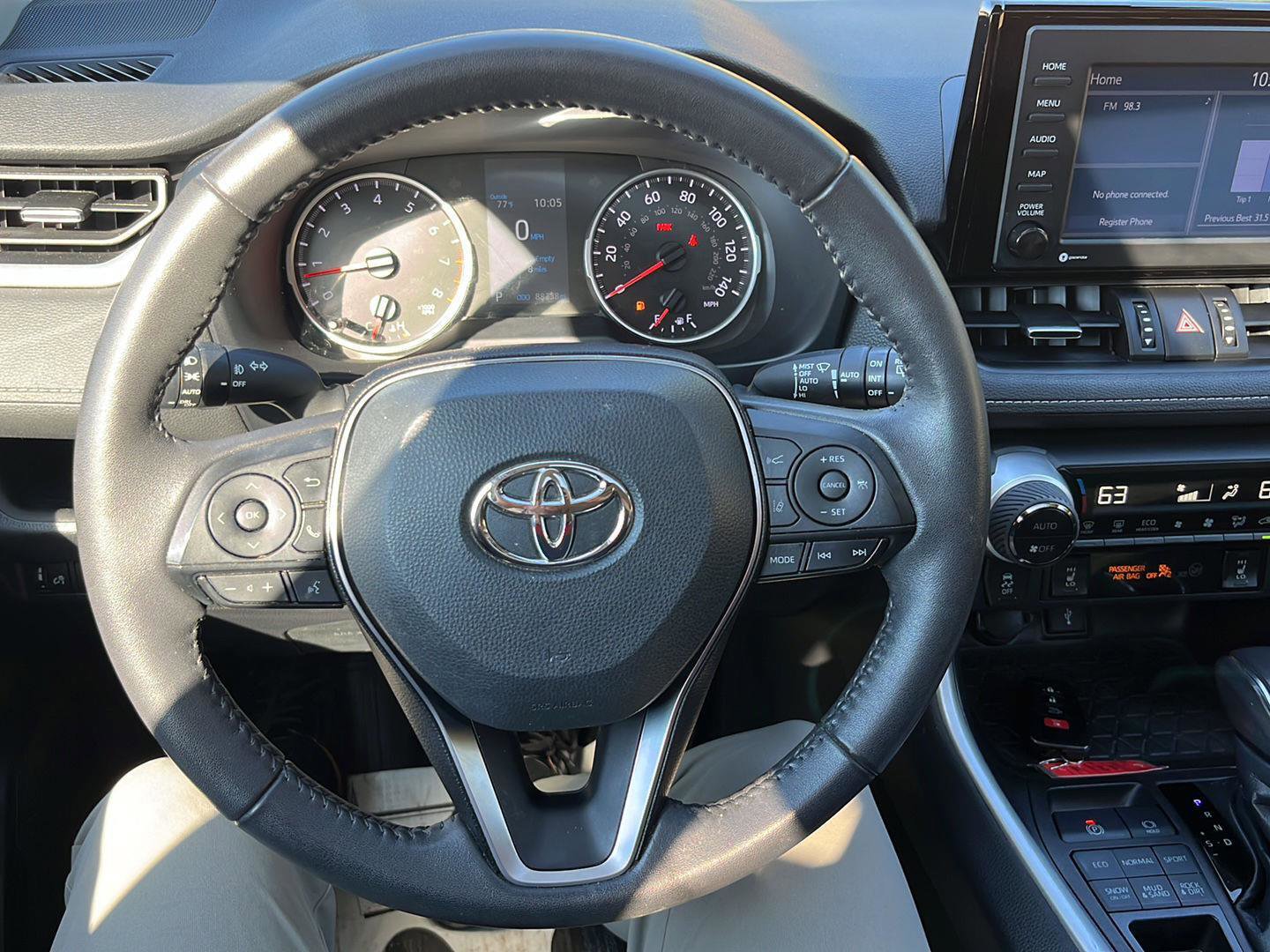 Used 2022 Toyota RAV4 XLE Premium image 18