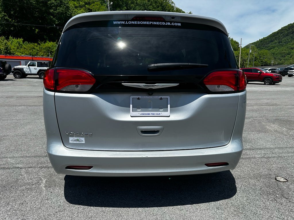 Used 2023 Chrysler Voyager LX FWD image 5