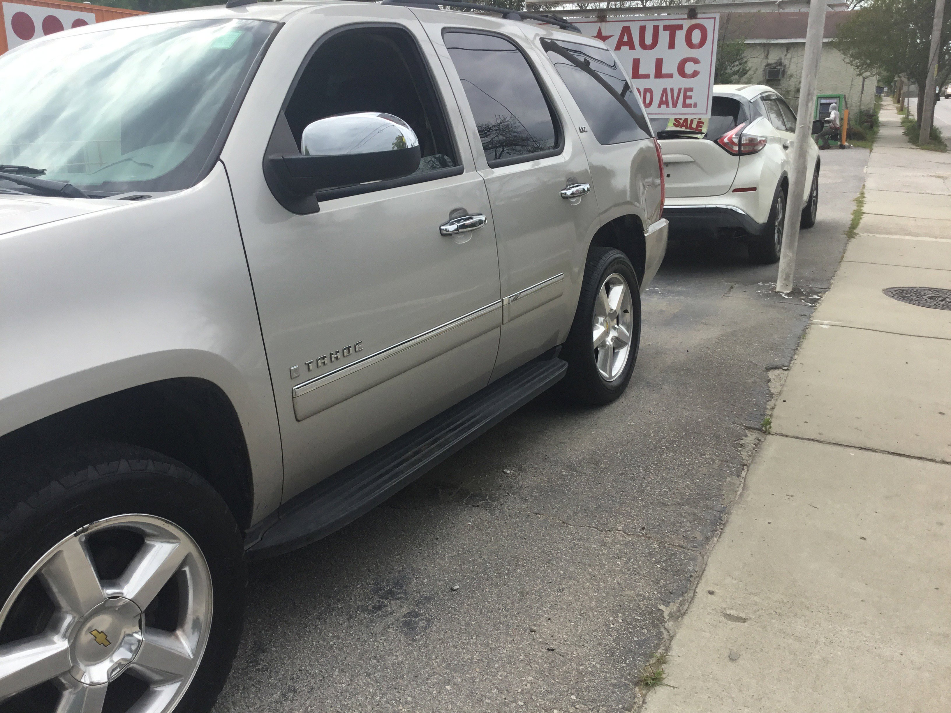 Used 2009 Chevrolet Tahoe LTZ AWD/4WD image 13