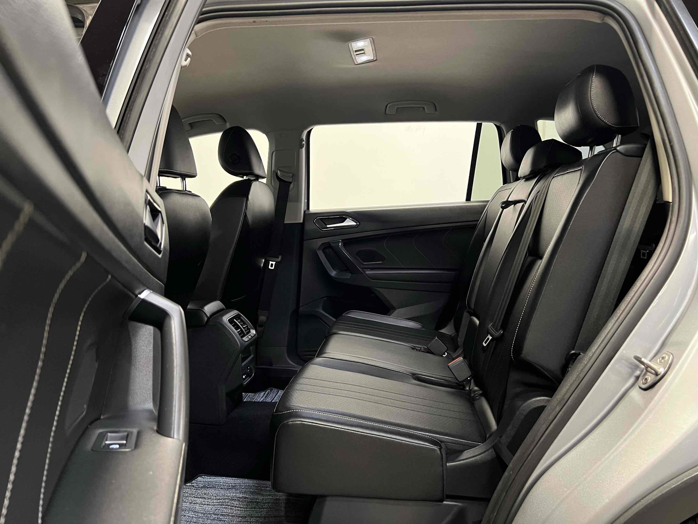 Used 2022 Volkswagen Tiguan SE image 34