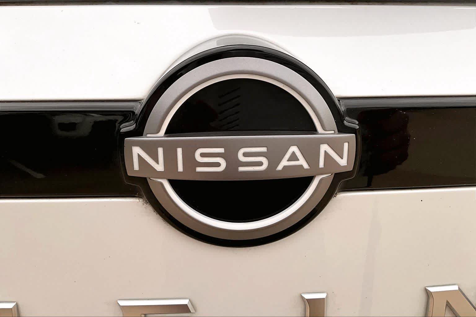 Used 2025 Nissan Pathfinder Platinum w/ Cargo Package FWD image 31