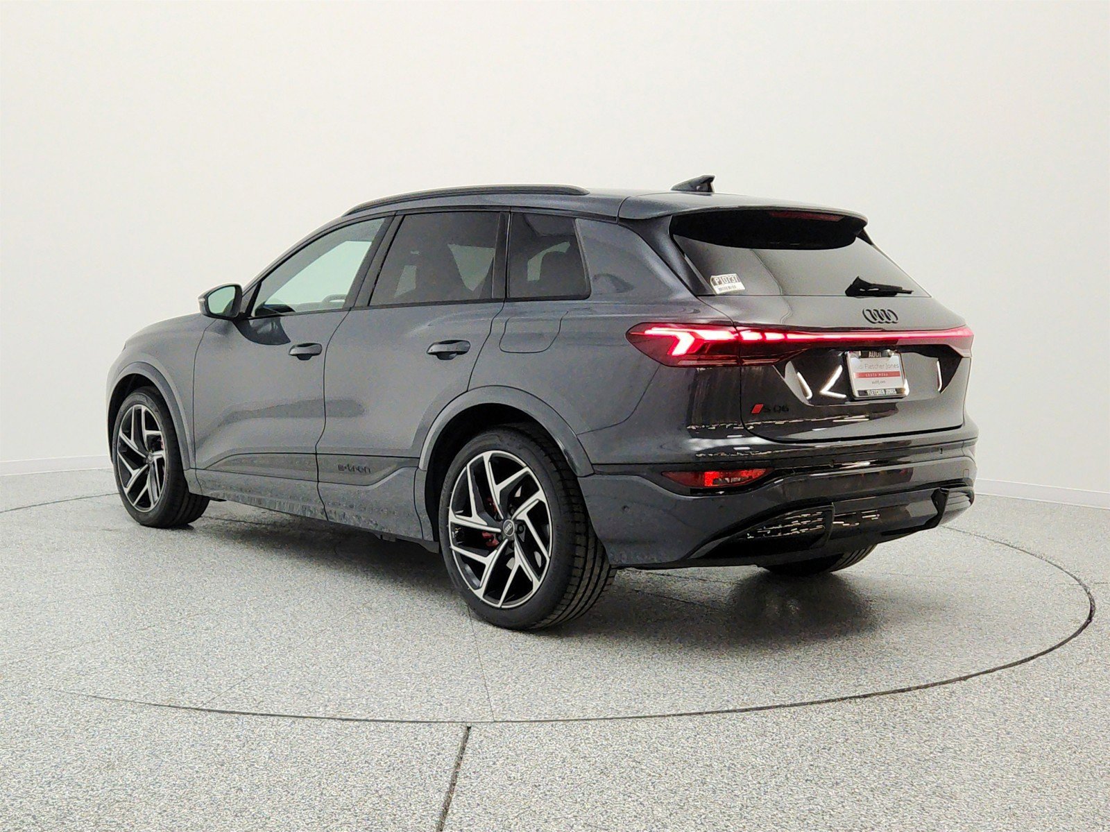 Used 2025 Audi SQ6 e-tron Premium Plus w/ Premium Plus AWD/4WD image 7