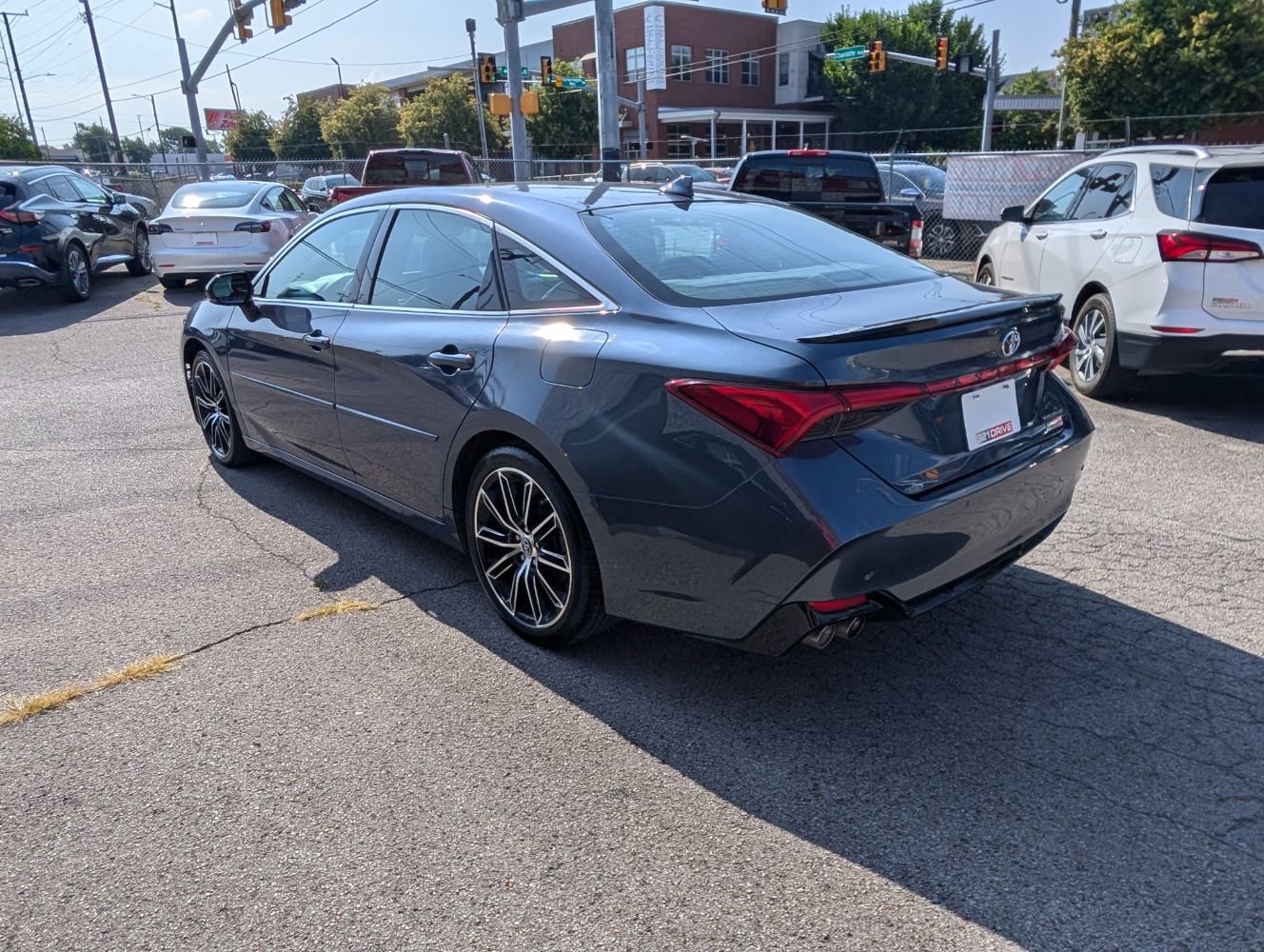 Used 2019 Toyota Avalon Touring FWD image 8