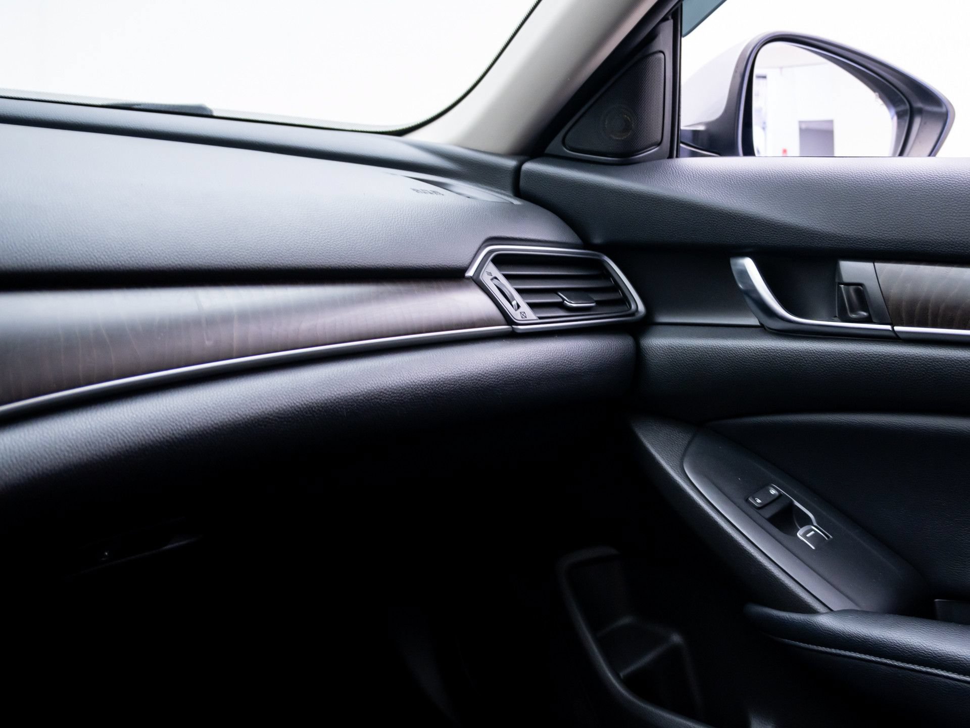 Used 2018 Honda Accord EX image 26