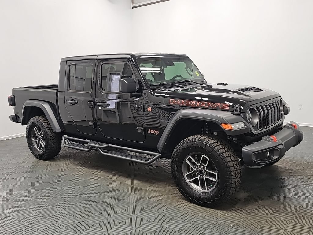 Used 2025 Jeep Gladiator Mojave w/ Convenience Group AWD/4WD image 3