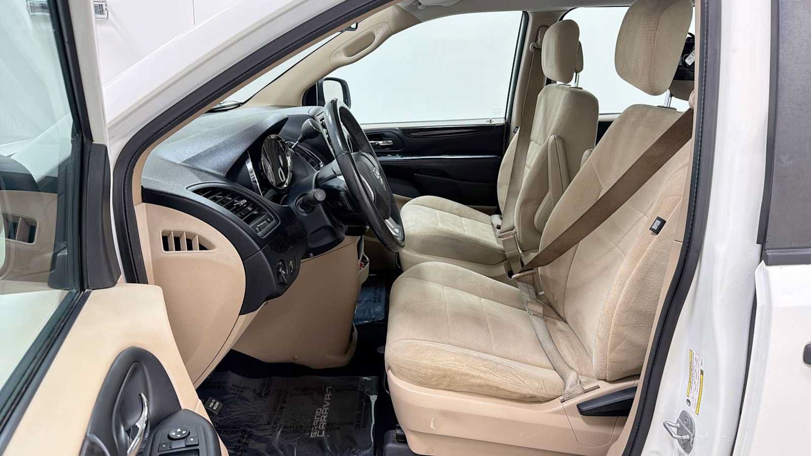 Used 2013 Dodge Grand Caravan American Value Package w/ UConnect Hands-Free Group FWD image 13