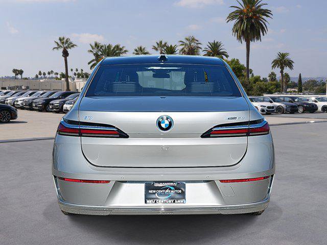 New 2025 BMW i7 xDrive60 w/ Premium Package image 6