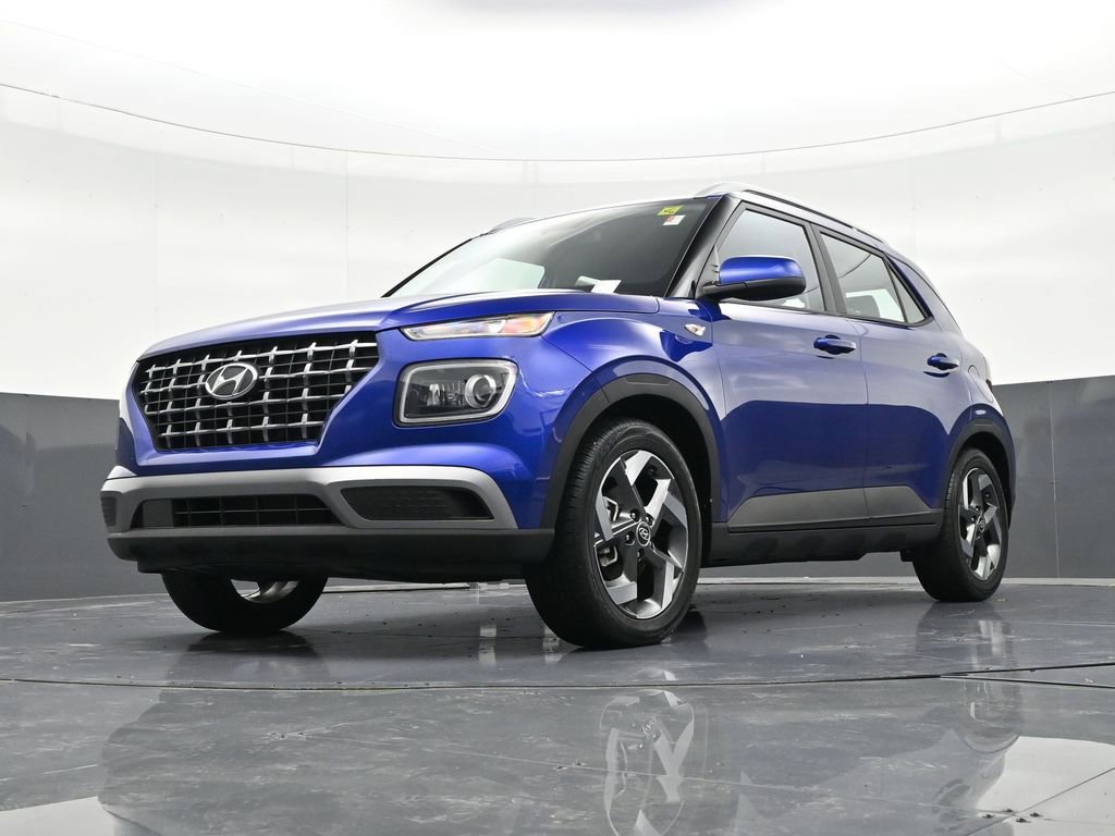 Used 2023 Hyundai Venue Limited image 29