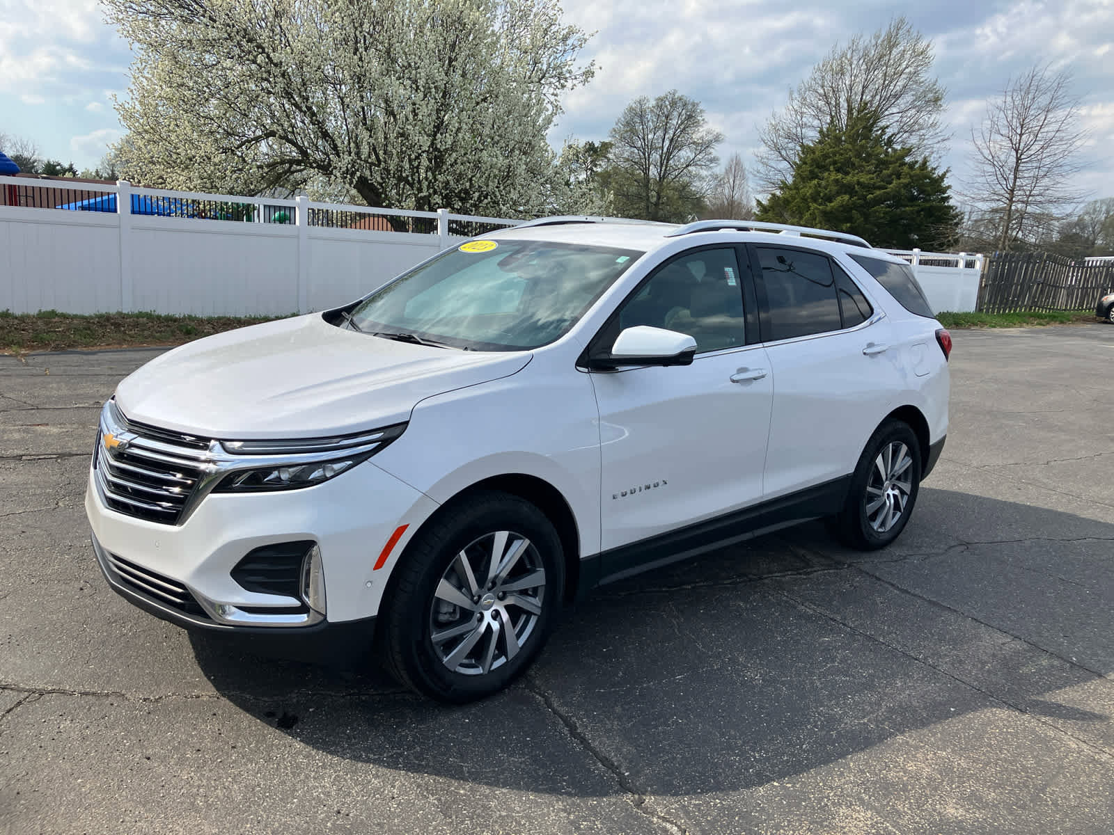 Used 2023 Chevrolet Equinox Premier image 1