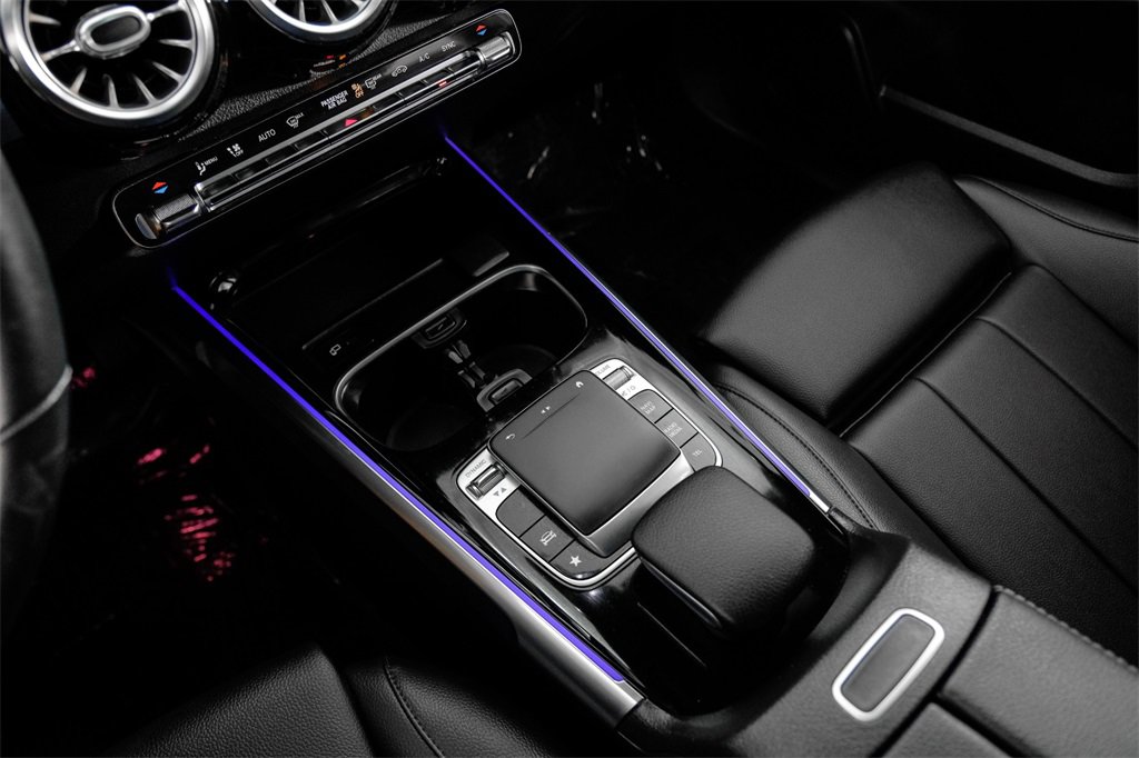 Used 2020 Mercedes-Benz GLB 250 w/ Premium Package image 23