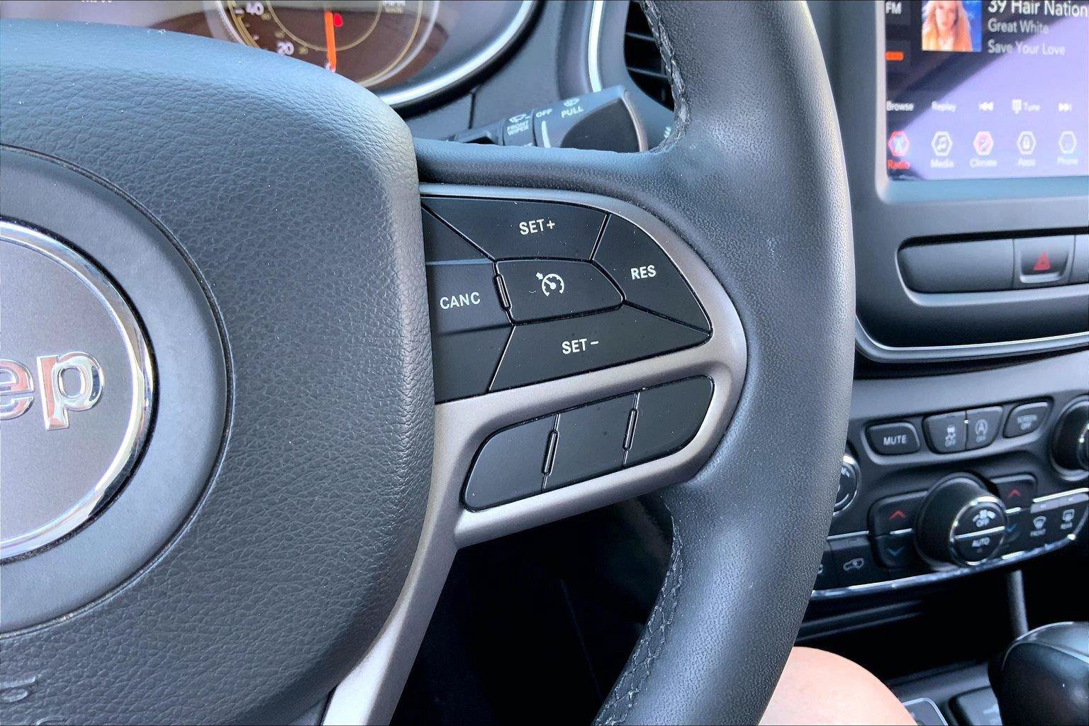 Used 2022 Jeep Cherokee Latitude Lux w/ Sun & Sound Group FWD image 18